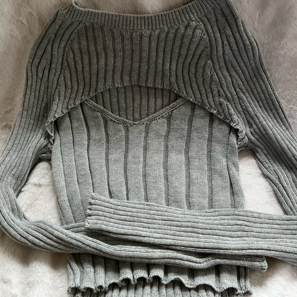 LETTUCE CROP TOP W/ CUT OUT TOP